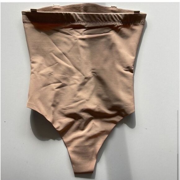 NEW honeylove the superpower Thong shapewear in sand - Picture 3 of 7